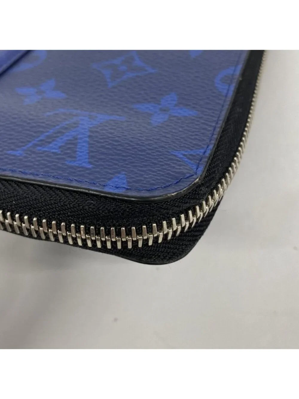 Louis Vuitton Wallet Taigarama Zippy Vertical Cobalt